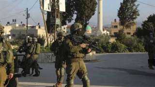 جيش الاحتلال الإسرائيلي يعتقل ستة طلاب ويصيب العشرات بالاختناق خلال مواجهات