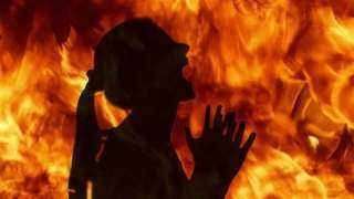 شاب هندي يشعل النار في فتاة رفضت الزواج به