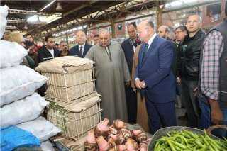 محافظ القاهرة يتفقد سوق العبور لمتابعة توافر احتياجات مواطني العاصمة