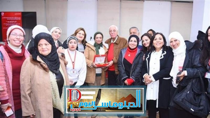 الدكتور حسام موافى مع أعضاء الأهلى، فيتو