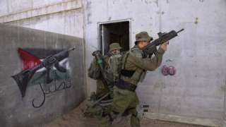 مهدت لهدمه.. قوات الاحتلال تقتحم منزل فتى فلسطيني تتهمه بتنفيذ عملية طعن