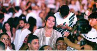 عمرو دياب يمازح النجمة هالة صدقى فى حفله الأخير: ”صفصف” حبيبة قلبى.. صورة