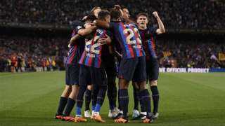 برشلونة يتقدم على ريال بيتيس بثلاثية في الشوط الأول
