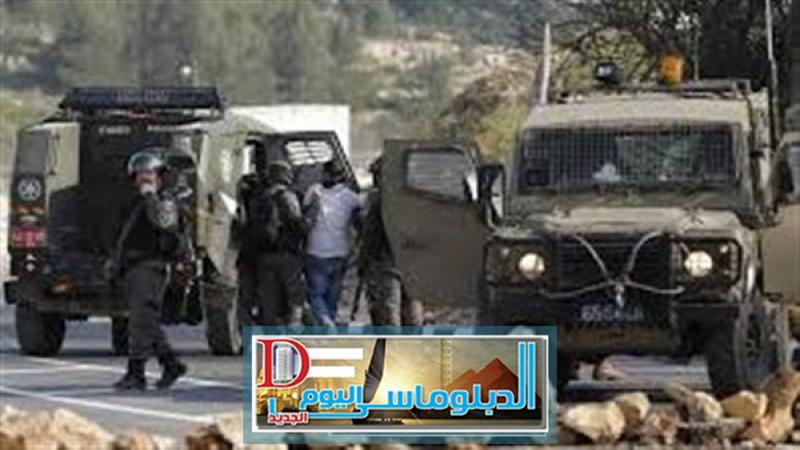 الاحتلال يعتقل شباب